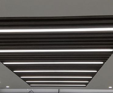Декор стелі темними рейками з LED-підсвіткою - Киев | ZenWood