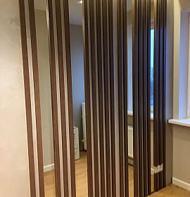 Декорирование стены рейкой и зеркалами - Киев | ZenWood