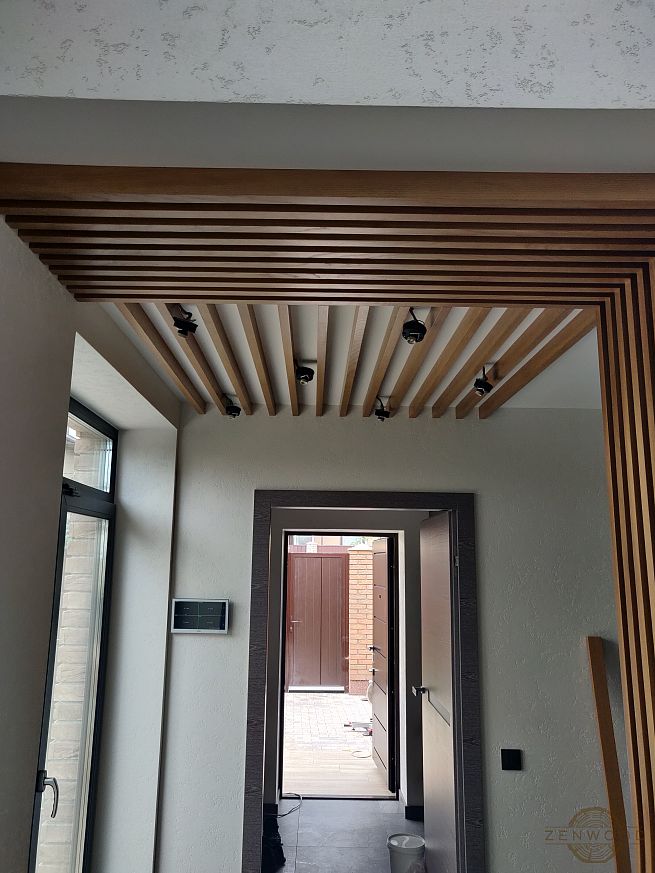 Декор потолка деревянным брусом - Киев | ZenWood